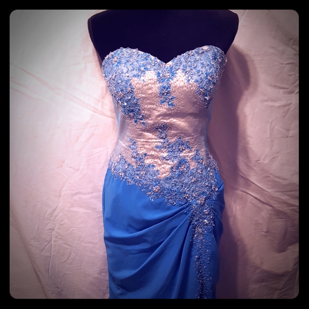 Joli Prom Size 10 Gown/Dress Blue Sequin